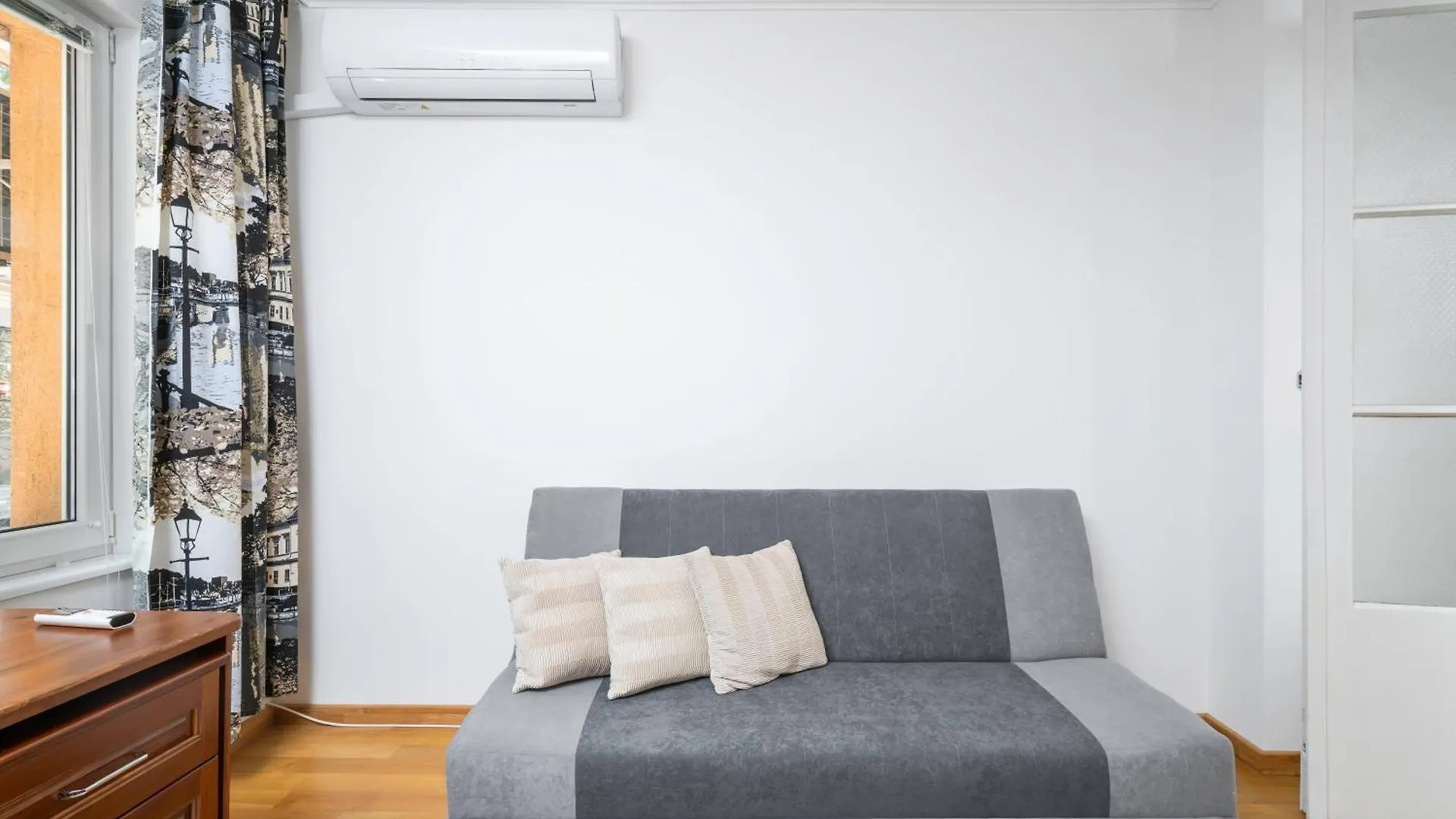 1Bd Flat With Desk On Russian Monument Square Apartment Sofia
