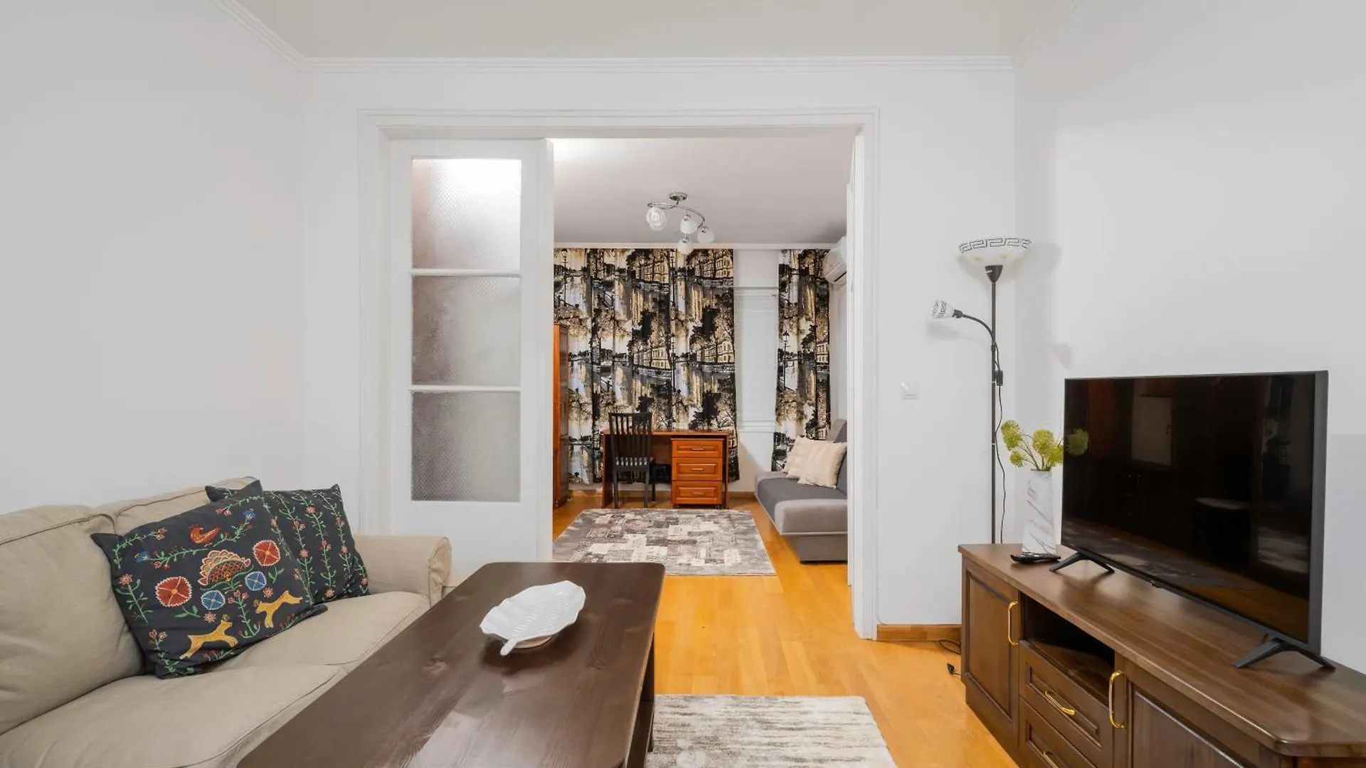 1Bd Flat With Desk On Russian Monument Square Apartment Sofia