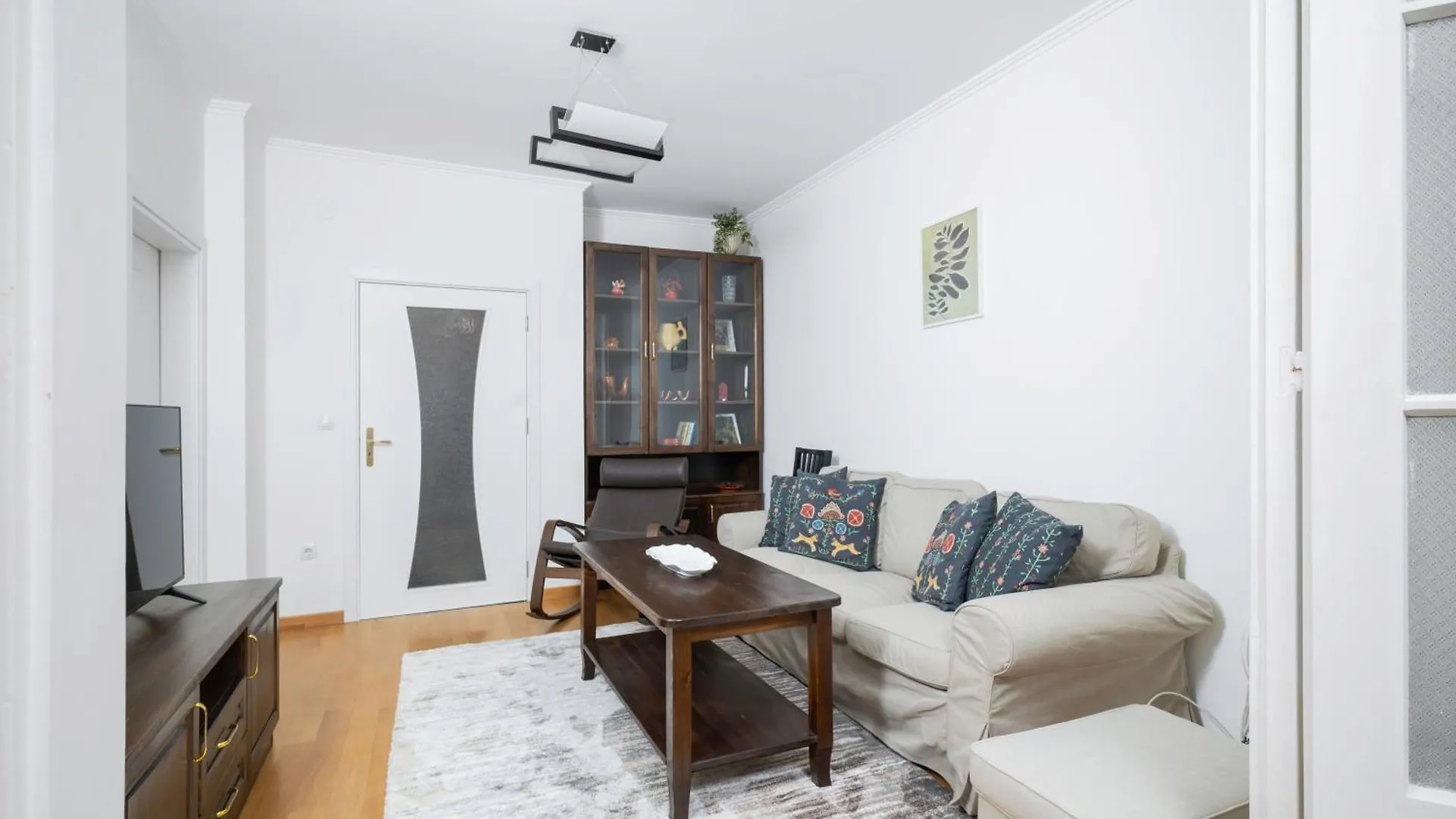 1Bd Flat With Desk On Russian Monument Square Apartment Sofia Bulgaria