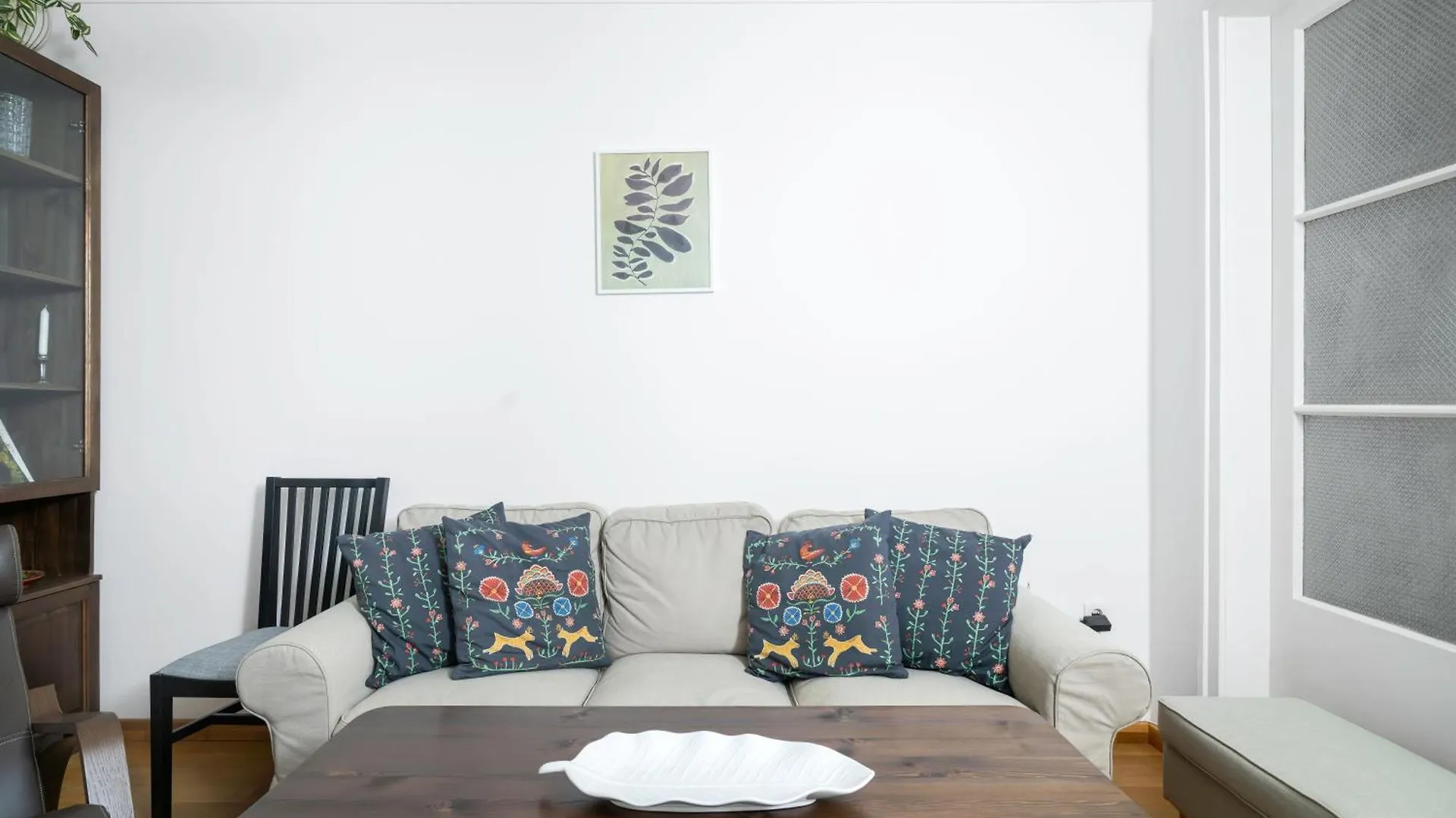 1Bd Flat With Desk On Russian Monument Square Apartment Sofia Bulgaria