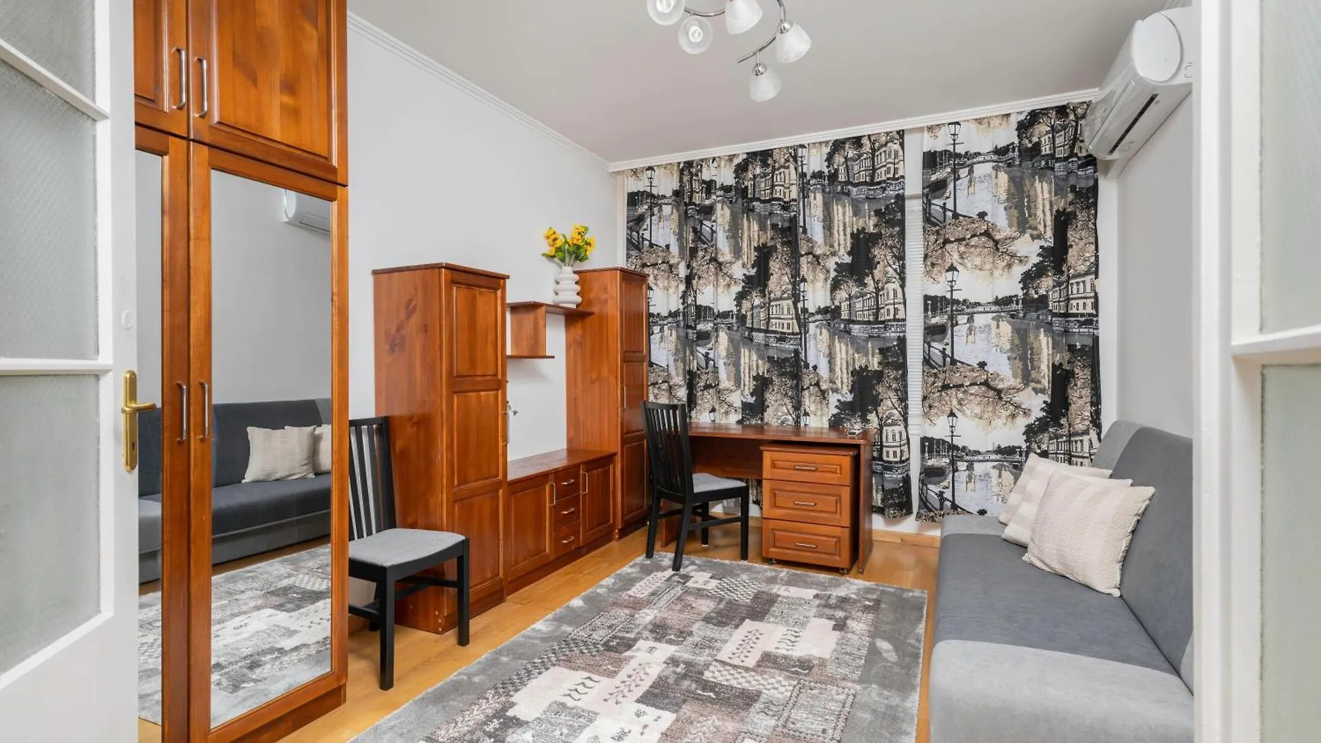 1Bd Flat With Desk On Russian Monument Square Apartment Sofia