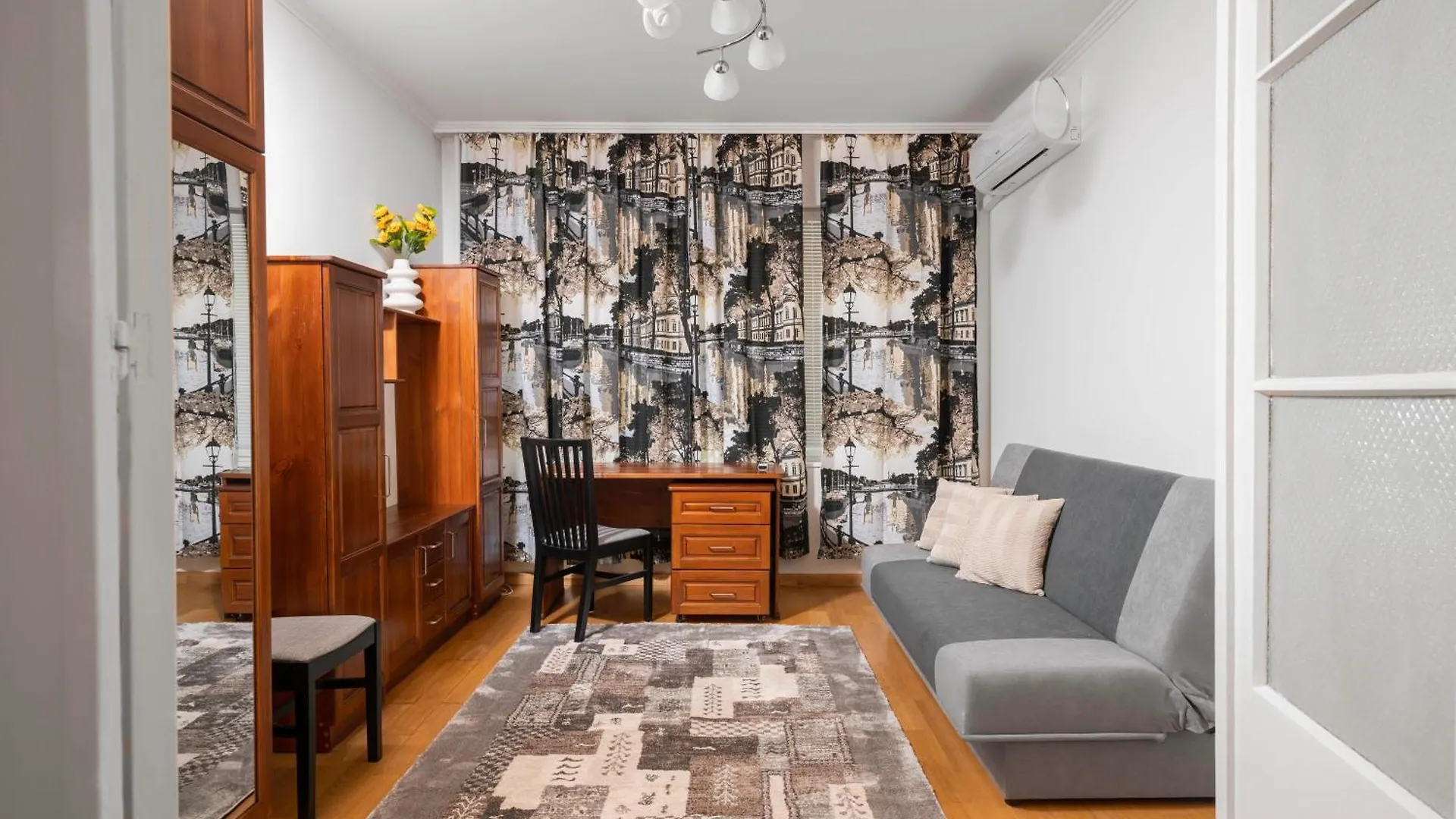 1Bd Flat With Desk On Russian Monument Square Apartment Sofia